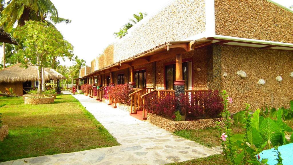 Cooper'S Beach Resort Lucbuan Екстериор снимка
