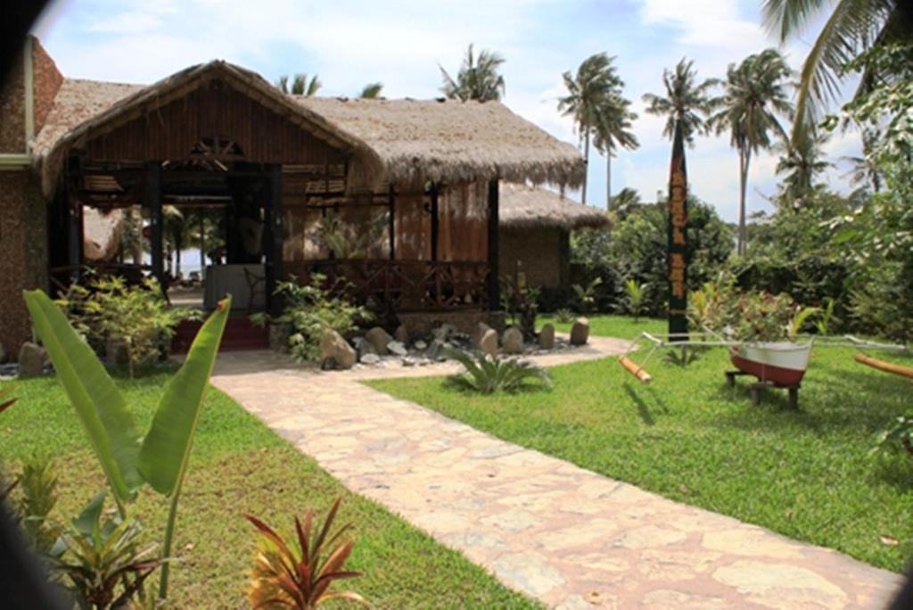 Cooper'S Beach Resort Lucbuan Екстериор снимка