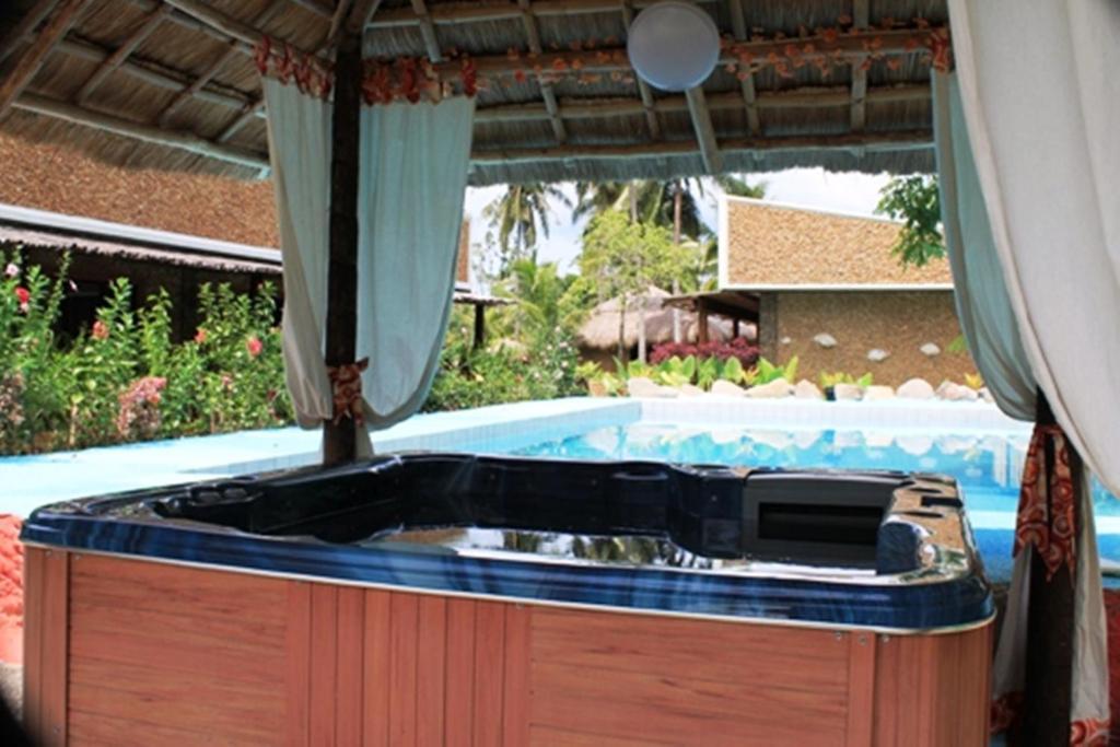 Cooper'S Beach Resort Lucbuan Екстериор снимка