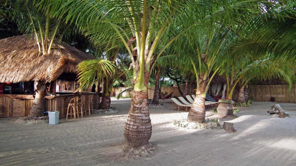 Cooper'S Beach Resort Lucbuan Екстериор снимка