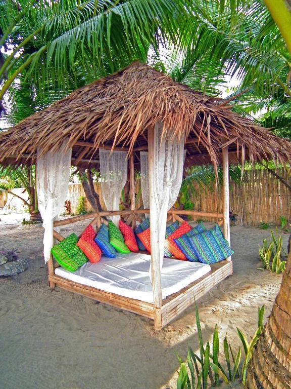 Cooper'S Beach Resort Lucbuan Екстериор снимка