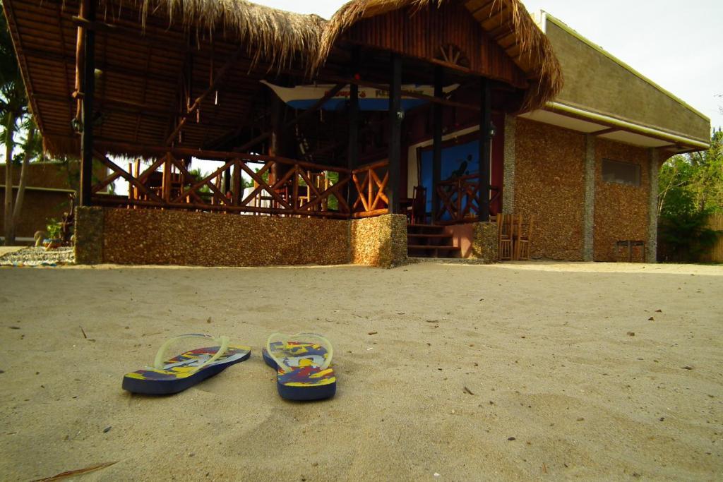 Cooper'S Beach Resort Lucbuan Екстериор снимка