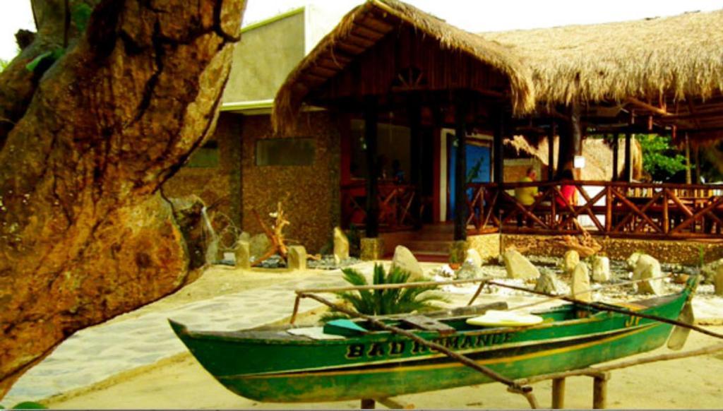 Cooper'S Beach Resort Lucbuan Екстериор снимка