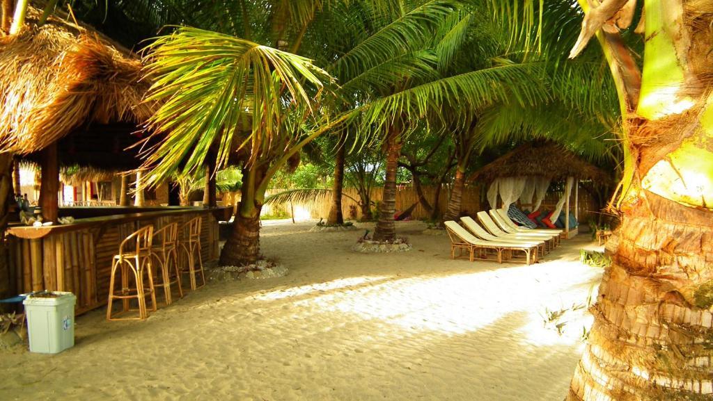 Cooper'S Beach Resort Lucbuan Екстериор снимка