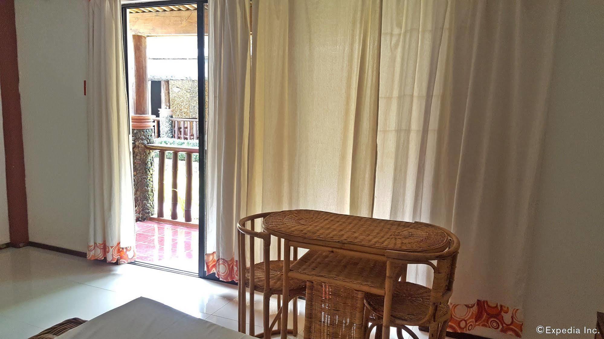 Cooper'S Beach Resort Lucbuan Екстериор снимка