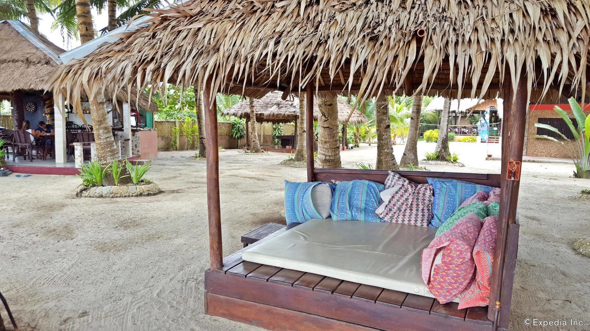 Cooper'S Beach Resort Lucbuan Екстериор снимка