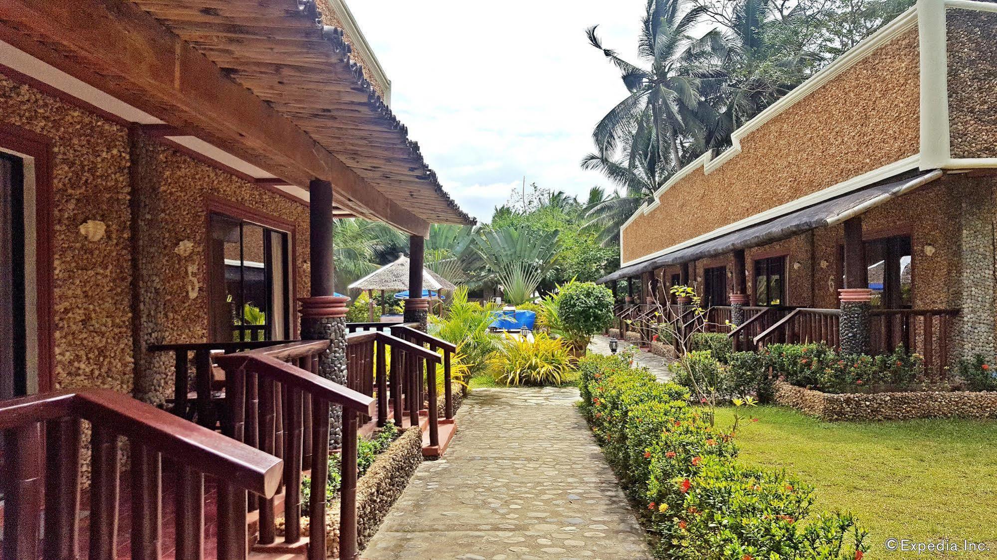 Cooper'S Beach Resort Lucbuan Екстериор снимка