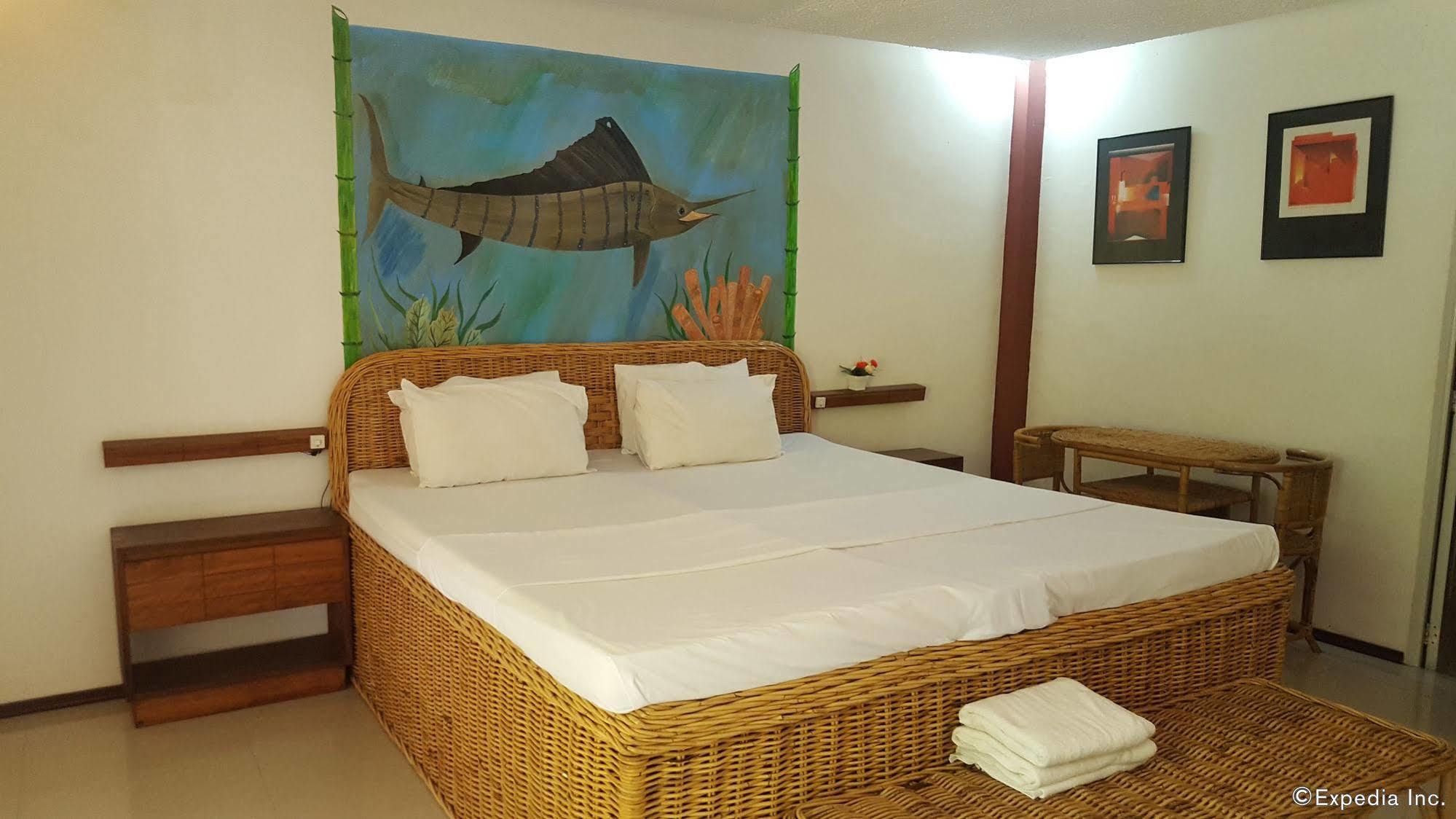 Cooper'S Beach Resort Lucbuan Екстериор снимка