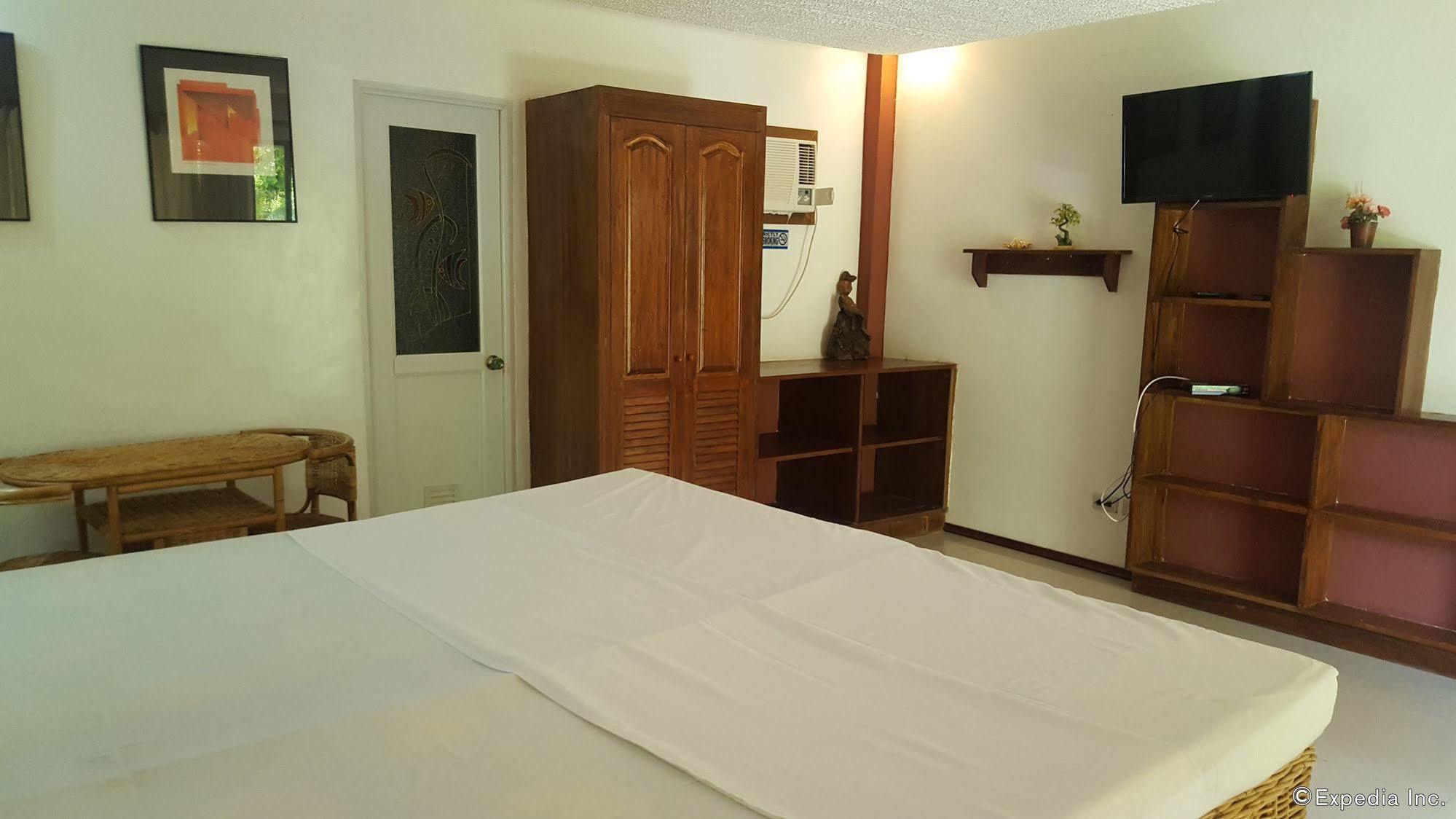 Cooper'S Beach Resort Lucbuan Екстериор снимка