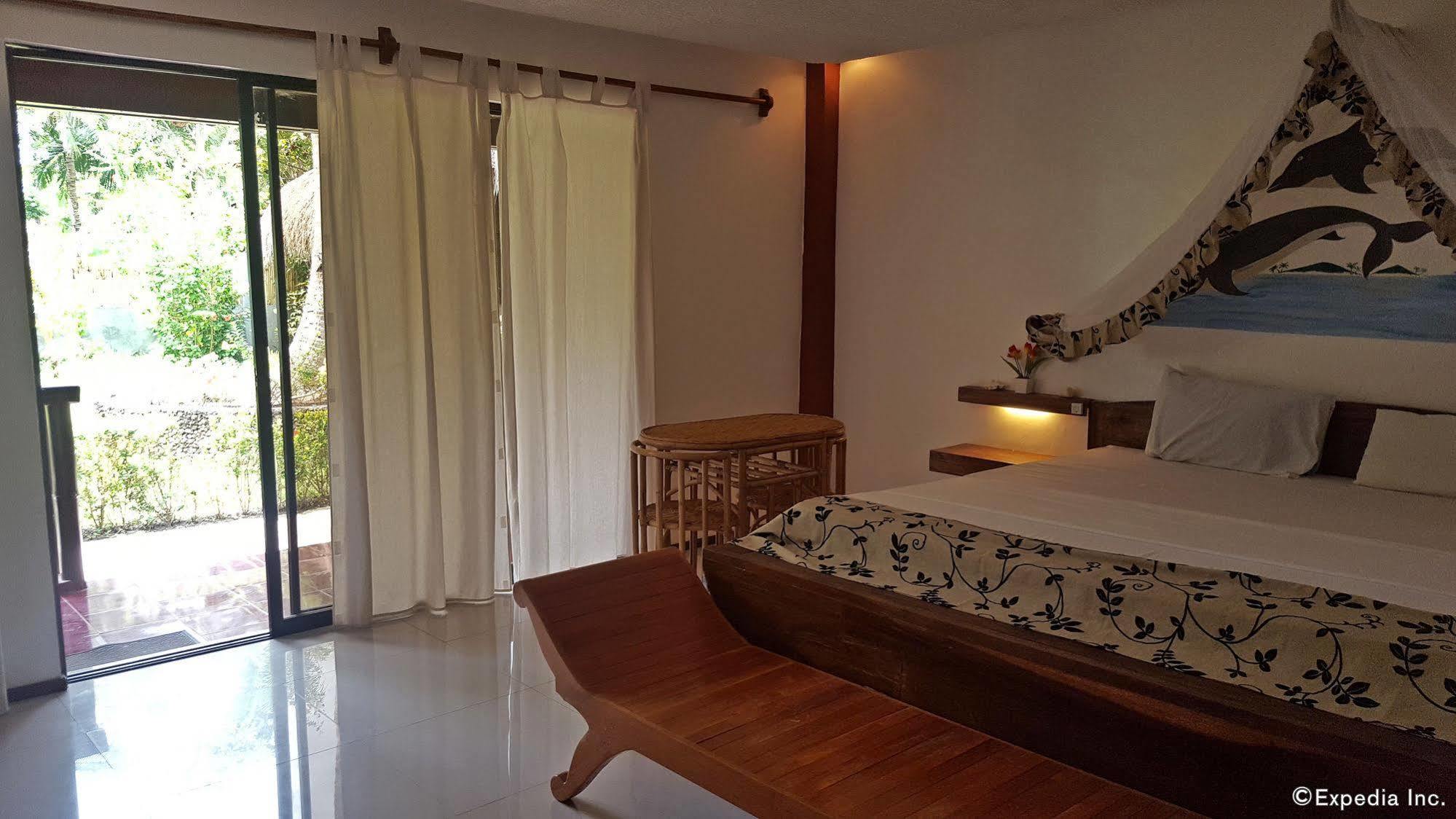 Cooper'S Beach Resort Lucbuan Екстериор снимка