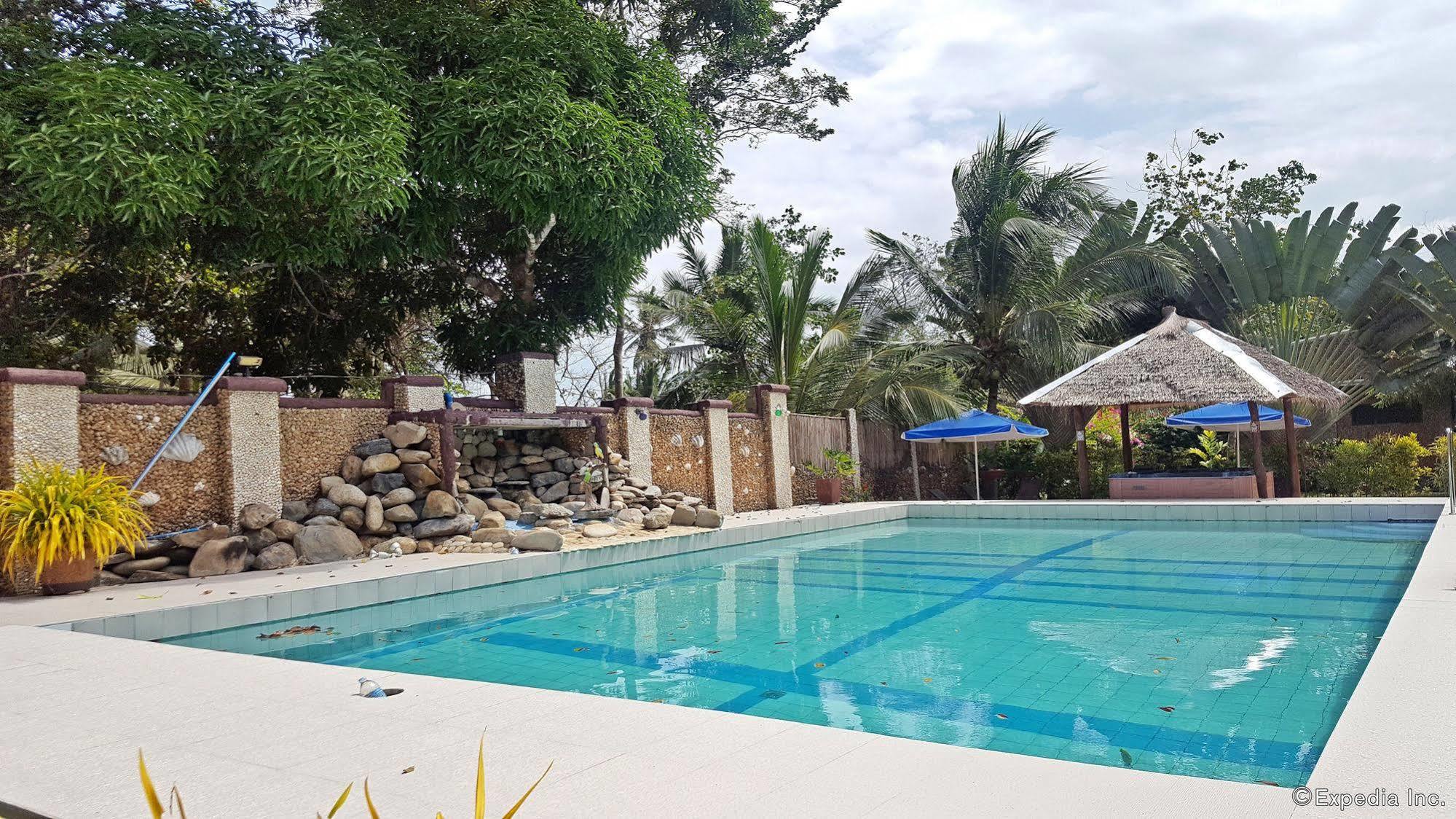 Cooper'S Beach Resort Lucbuan Екстериор снимка