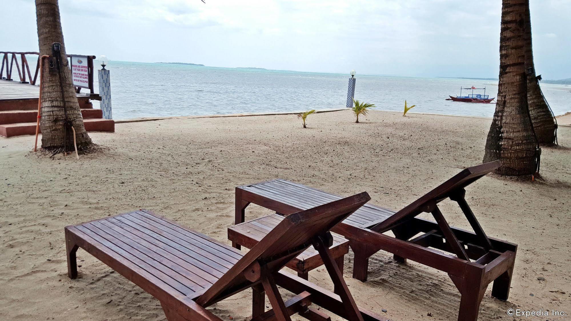 Cooper'S Beach Resort Lucbuan Екстериор снимка