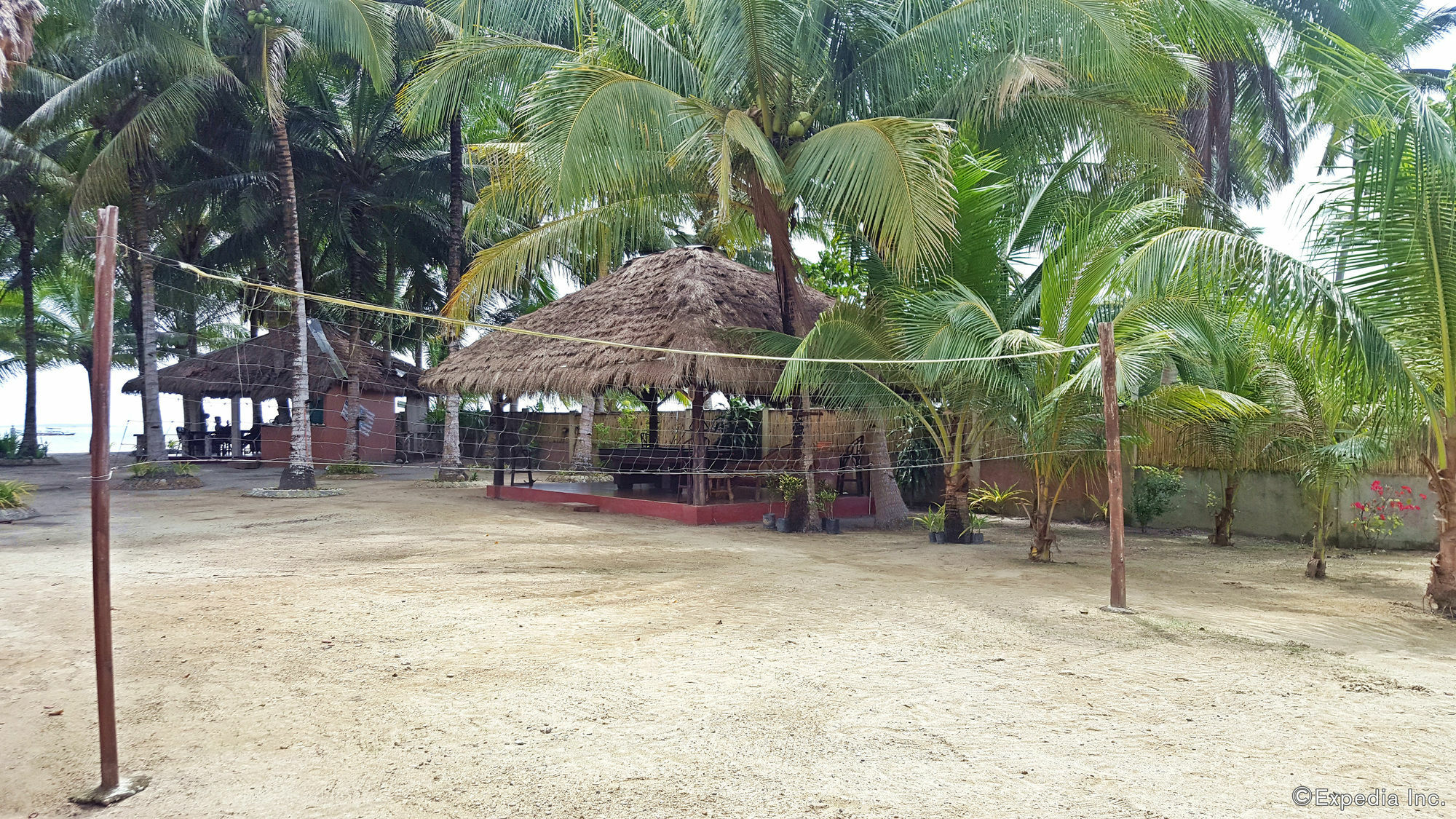 Cooper'S Beach Resort Lucbuan Екстериор снимка