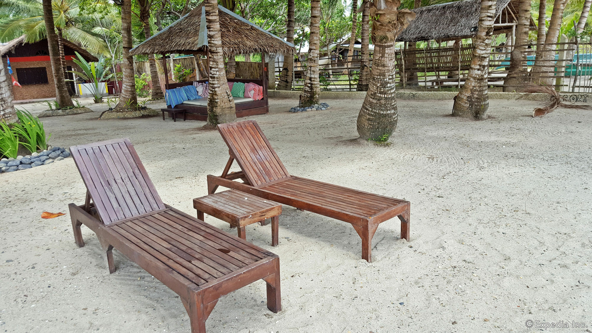 Cooper'S Beach Resort Lucbuan Екстериор снимка