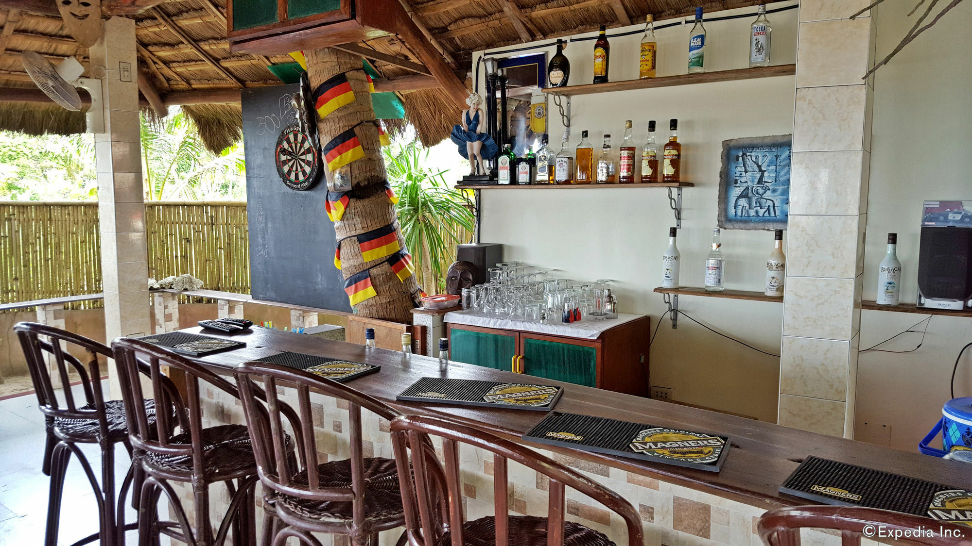 Cooper'S Beach Resort Lucbuan Екстериор снимка